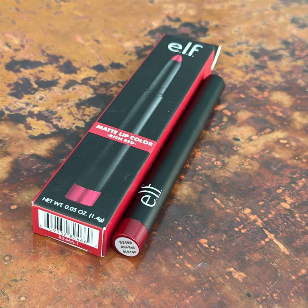 e.l.f. MATTE LIP COLOR IN "RICH RED" CRAYON TONE #82466 WITH SHARPENER - Picture 4 of 5